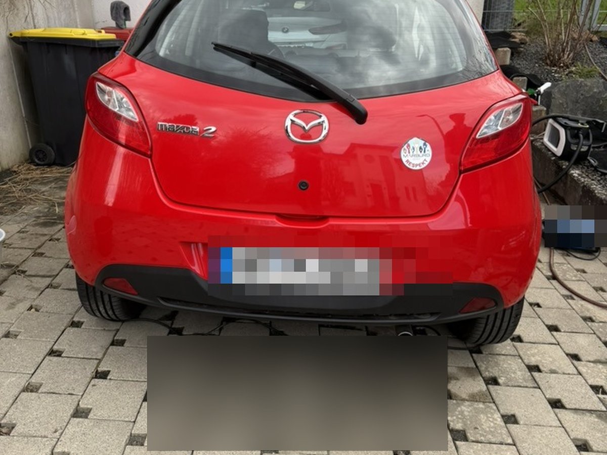Mazda 2 Heck vor der Aufbereitung