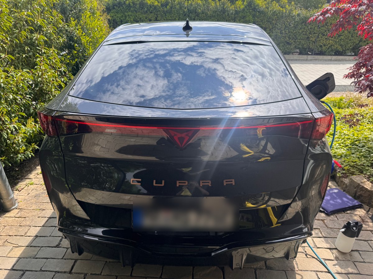 CUPRA Tavascan Heck vor der Aufbereitung
